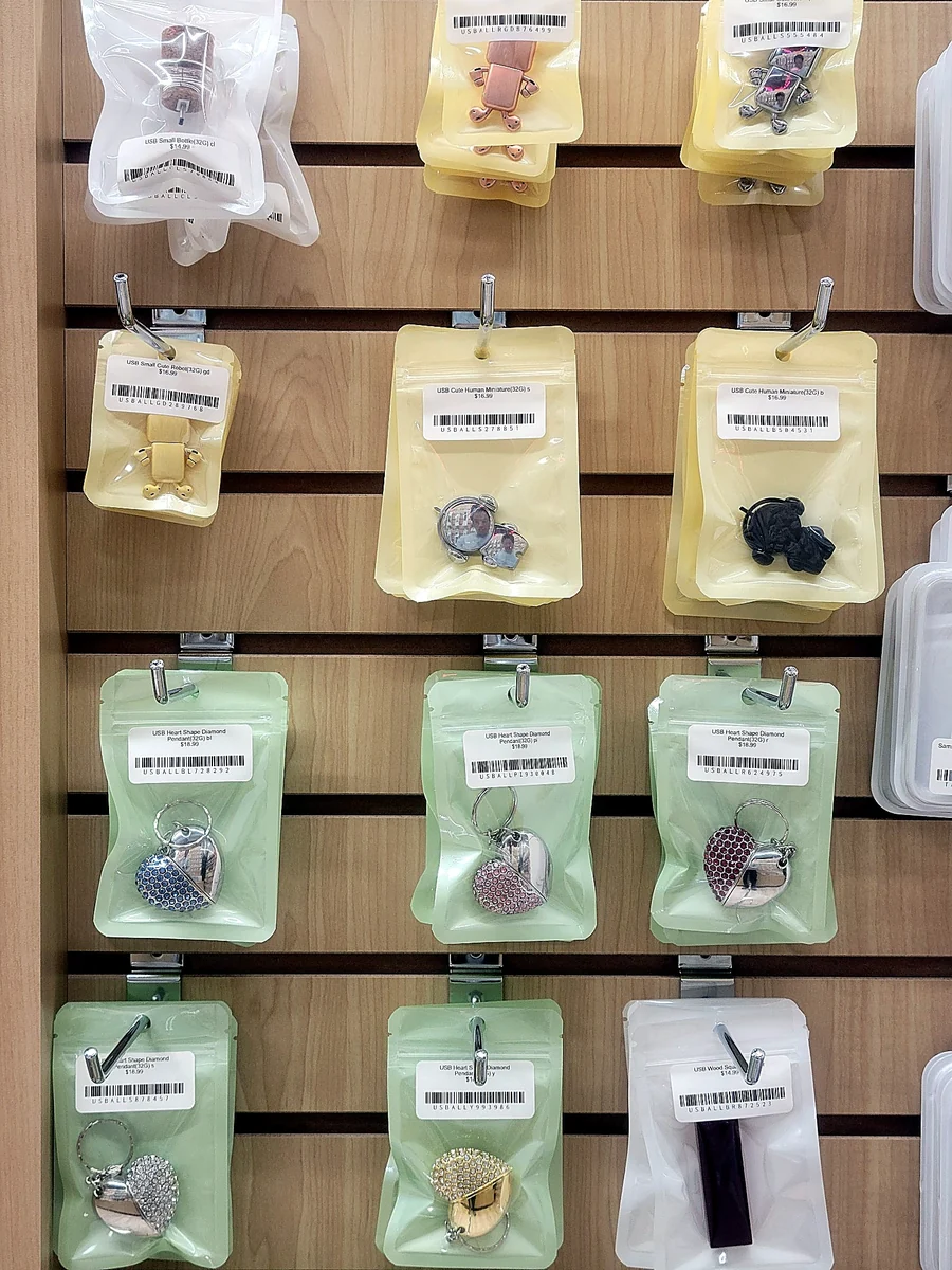 Mini novelty USB drives and decorative charm-style storage accessories